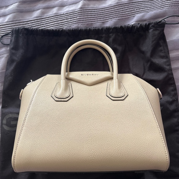 Givenchy Antigona Small Brand New with tags and receipt - Picture 1 of 8